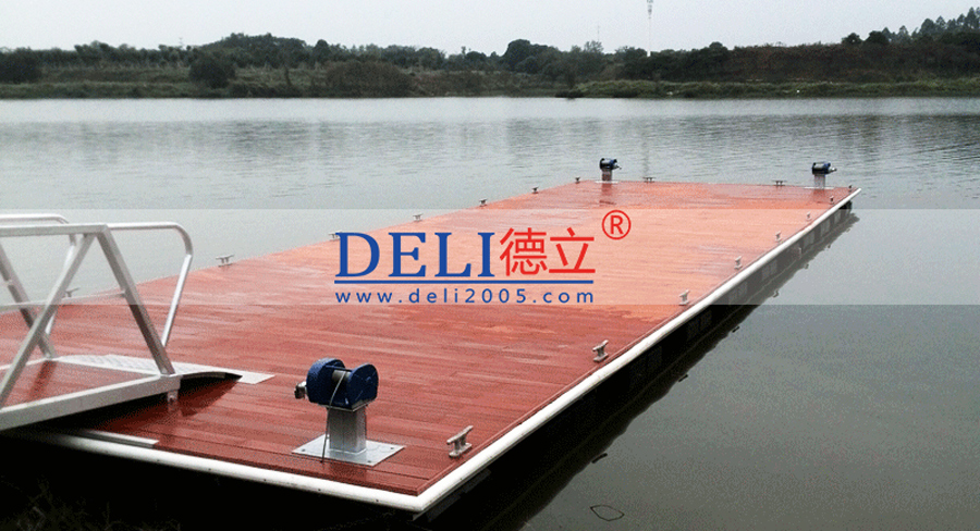 东莞松山湖万科轻型赛艇浮码头工程