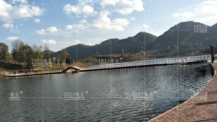 贵州省六盘水市明硐湖景观浮桥正式通过验收并移交甲方物业公司
